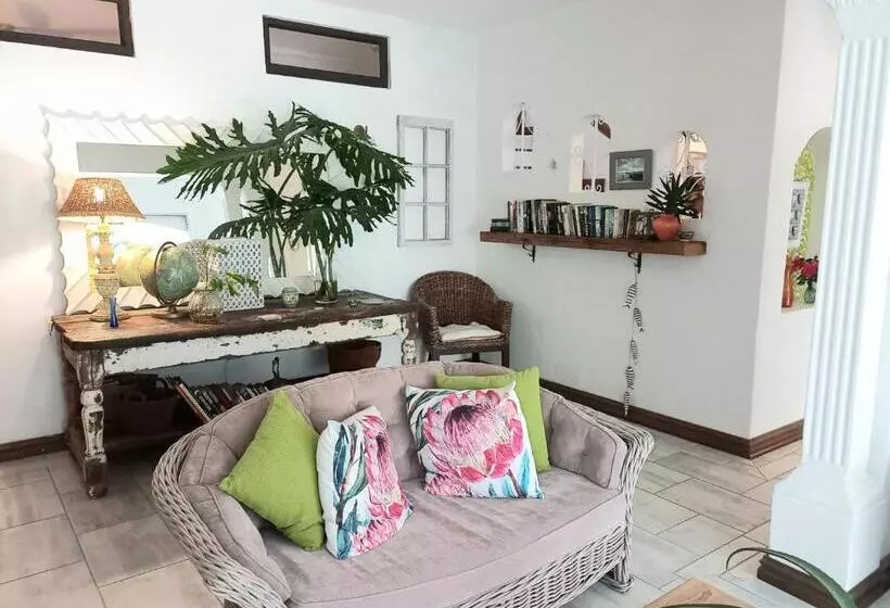 Majatalo Royal Palm Suite, Villa Roc Guesthouse, Salt Rock Ballito, Solar Power