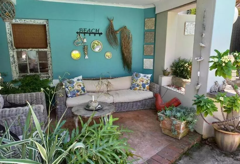 Majatalo Royal Palm Suite, Villa Roc Guesthouse, Salt Rock Ballito, Solar Power