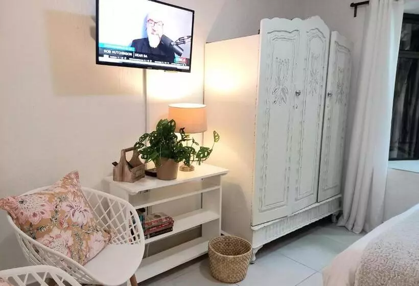 Majatalo Royal Palm Suite, Villa Roc Guesthouse, Salt Rock Ballito, Solar Power