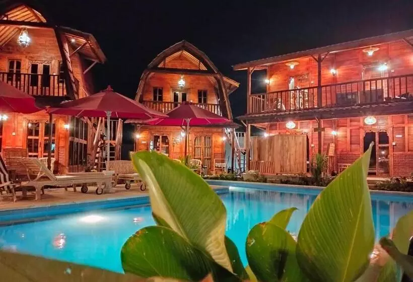 Lomakeskus Melasti Mountain Villa, Amed Bali   Agung Room 4