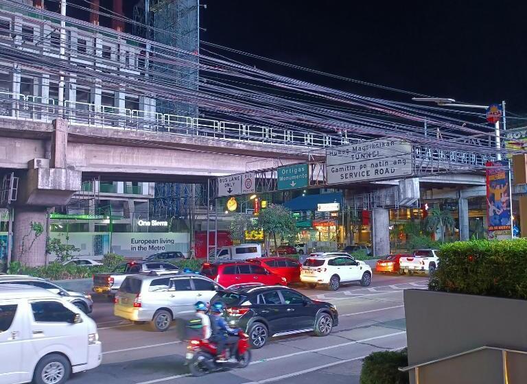 1br Aesthetic Condotel With Balcony Edsa