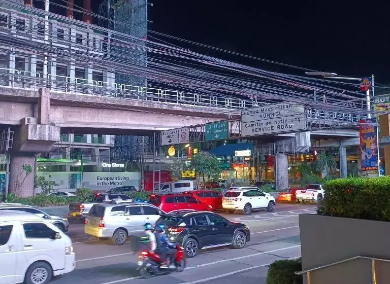 1br Aesthetic Condotel With Balcony Edsa