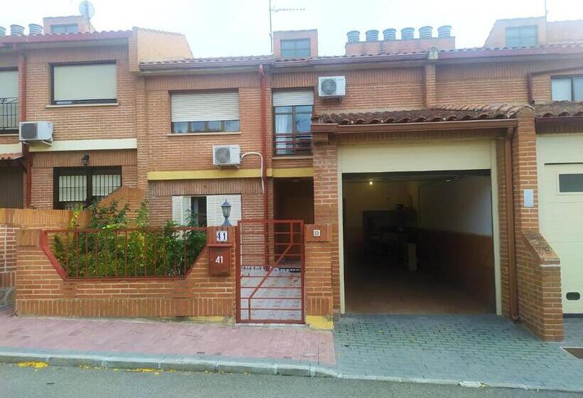 تختخواب و صبحانه Habitacion Privada Triple Toledo