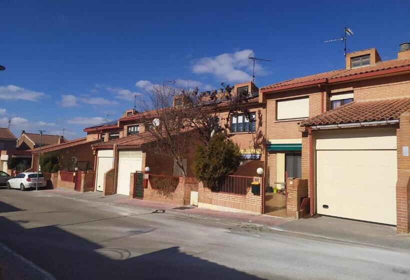 تختخواب و صبحانه Habitacion Privada Triple Toledo