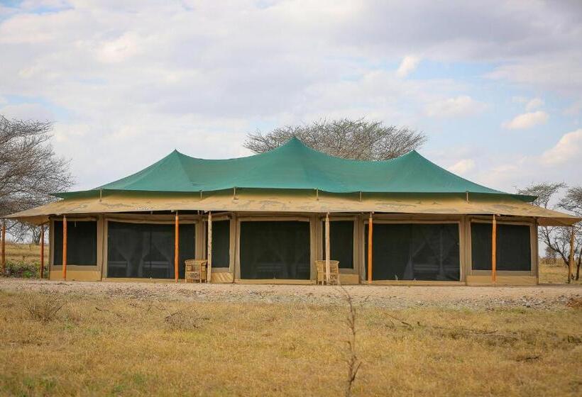 בית מלון כפרי Ndoto Serengeti Camp