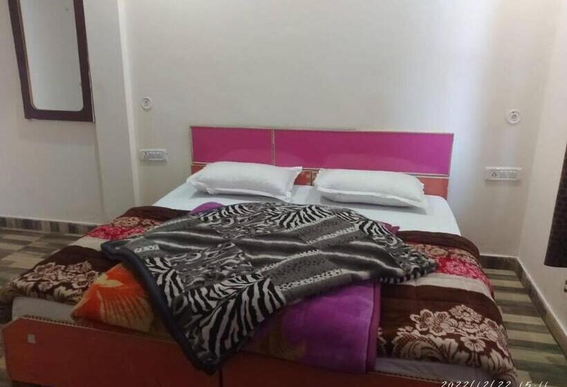 Hotel Rocks And Pine Auli