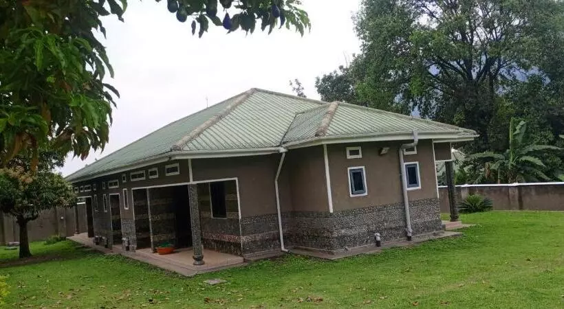 هتل Rwenzori Base Camp Tour Holiday Inn