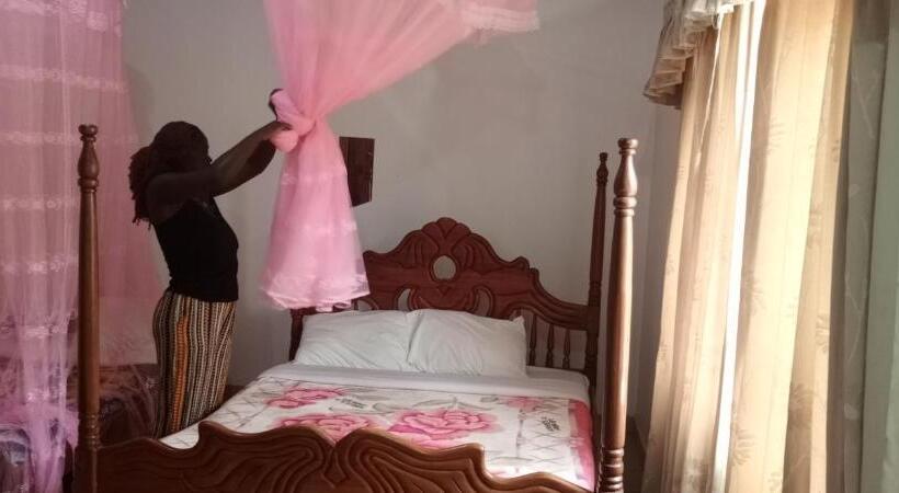 هتل Rwenzori Base Camp Tour Holiday Inn