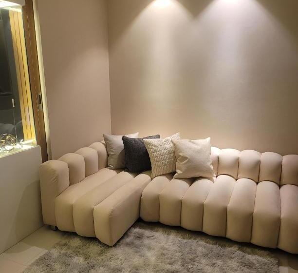 هتل Uptown Parksuites Tower 1 At Bgc   Staycations Up Above 12