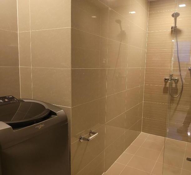 هتل Uptown Parksuites Tower 1 At Bgc   Staycations Up Above 12