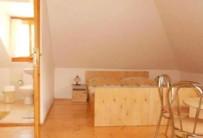 Majatalo Penzion Hron