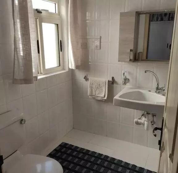 پانسیون Sunlight House