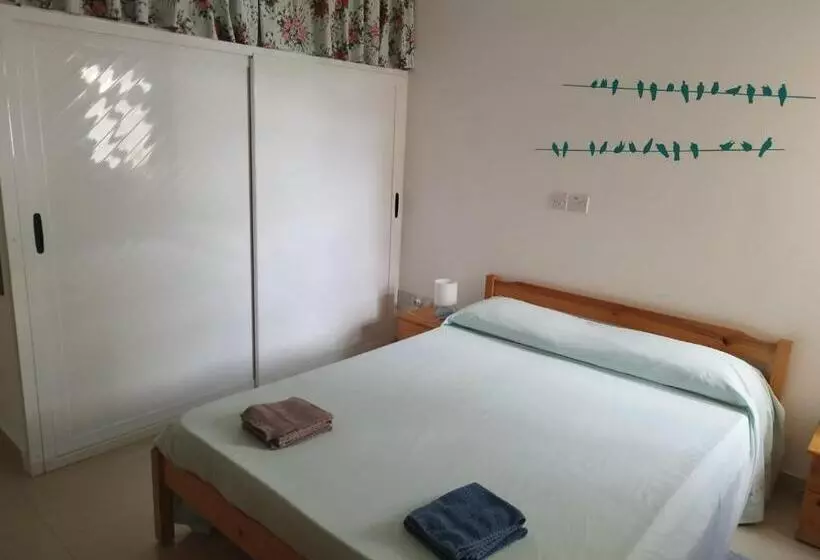 پانسیون Sunlight House