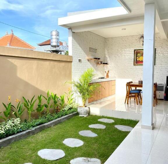 ペンション The Alea