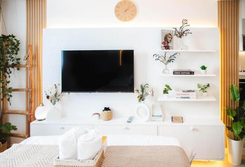 Bali Inspired With Man Made Beach View, Ps4, Instax, Karaoke & Netflix