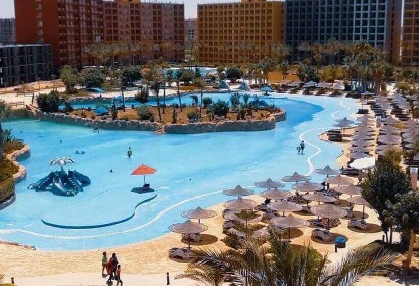 شاليه Vip في بورتو جولف مارينا الساحل الشمالي على الأكوا مباشره