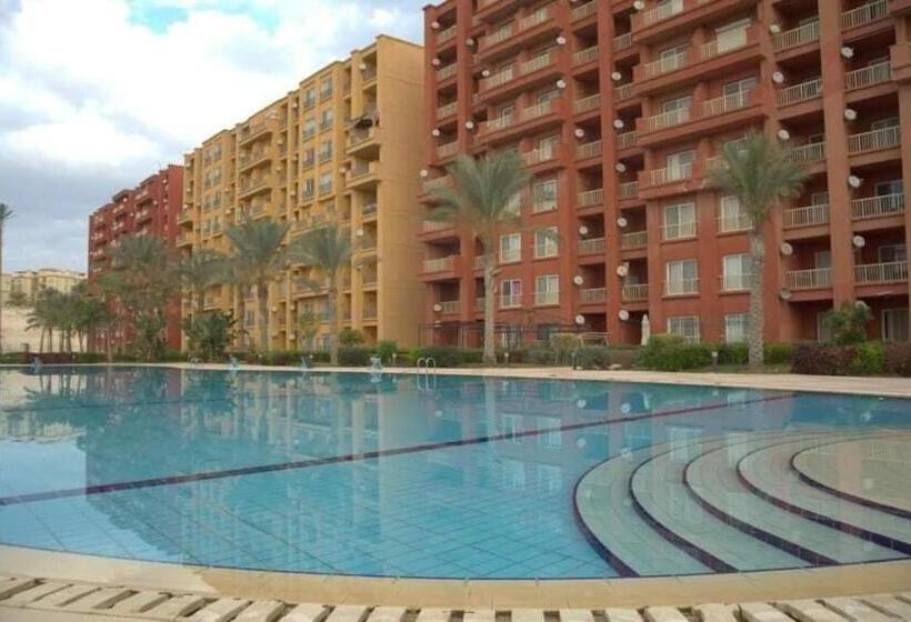 شاليه Vip في بورتو جولف مارينا الساحل الشمالي على الأكوا مباشره