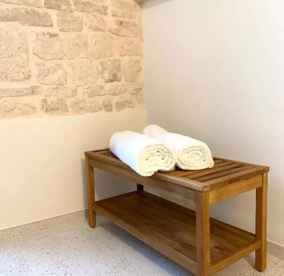 Aamiaismajoitus (B&B) Avril Suite