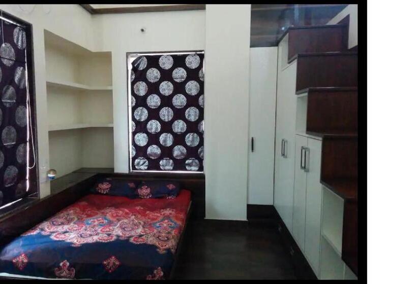 تختخواب و صبحانه Kale S Bungalow