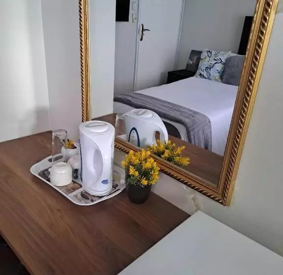 تختخواب و صبحانه Virgin Guesthouse