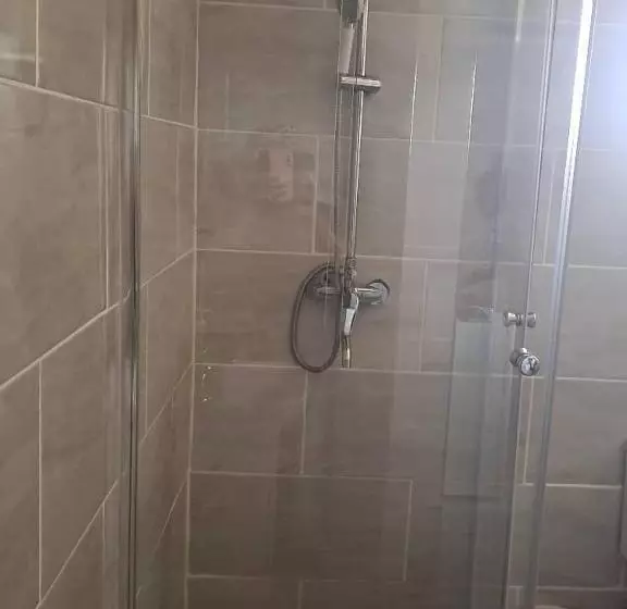 تختخواب و صبحانه Virgin Guesthouse