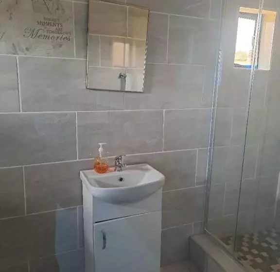 تختخواب و صبحانه Virgin Guesthouse