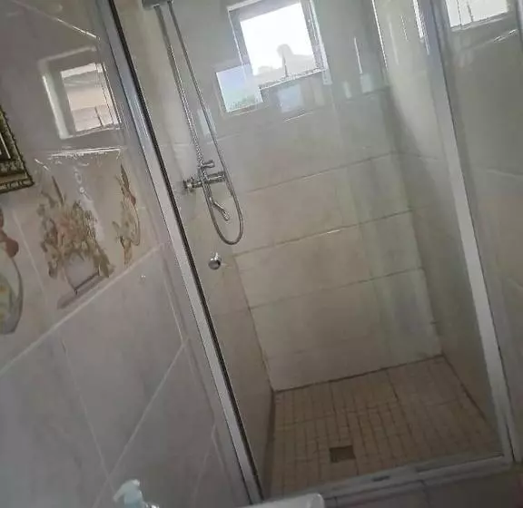 تختخواب و صبحانه Virgin Guesthouse