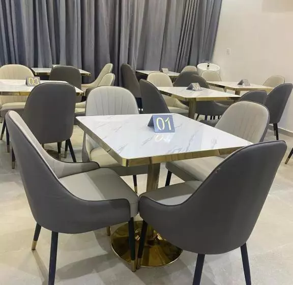 De Grand Hotel And Rooftop