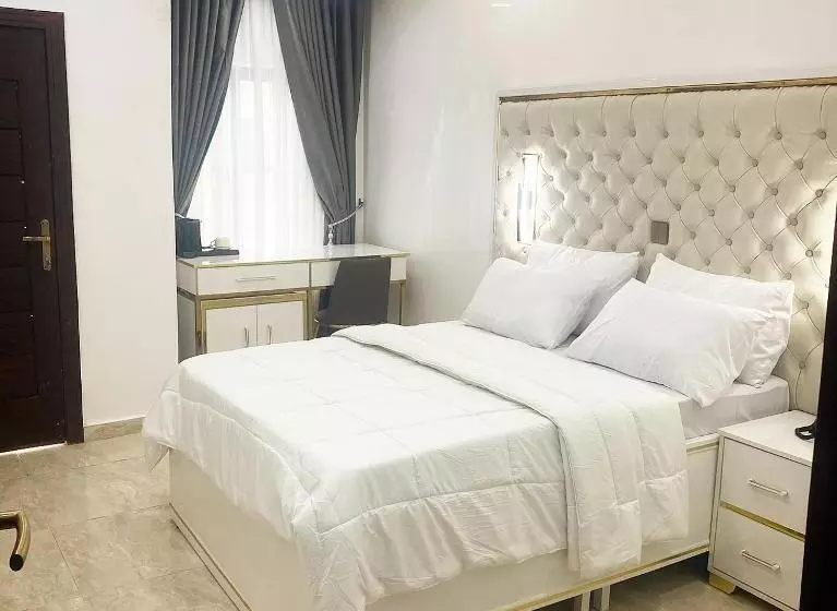 De Grand Hotel And Rooftop