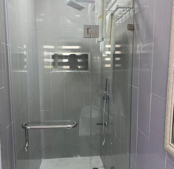 De Grand Hotel And Rooftop