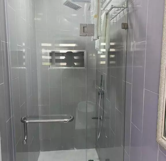 De Grand Hotel And Rooftop