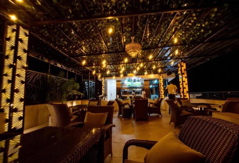 De Grand Hotel And Rooftop