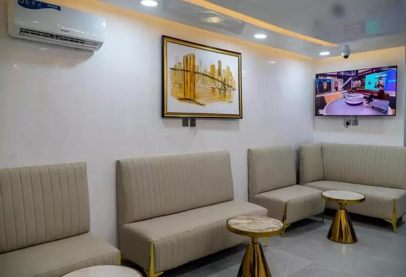 De Grand Hotel And Rooftop