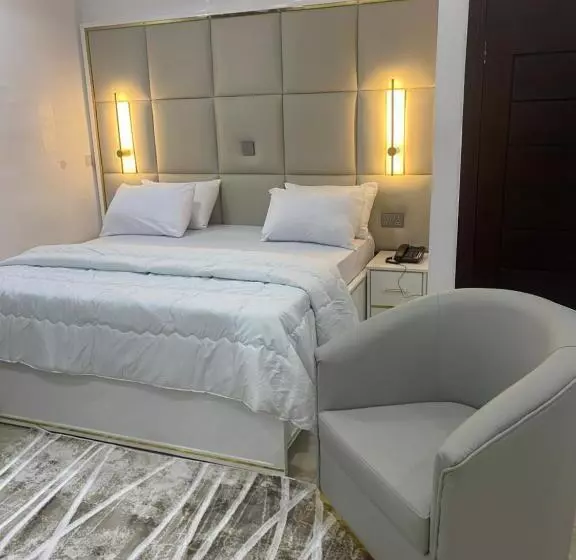 De Grand Hotel And Rooftop