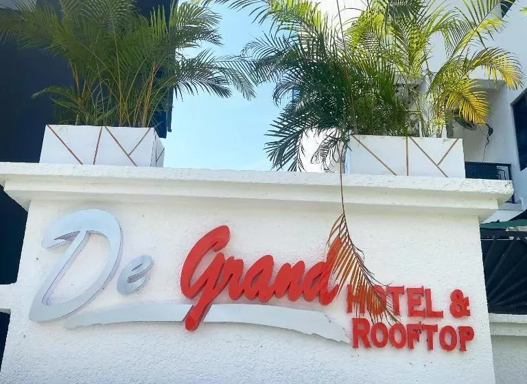 De Grand Hotel And Rooftop
