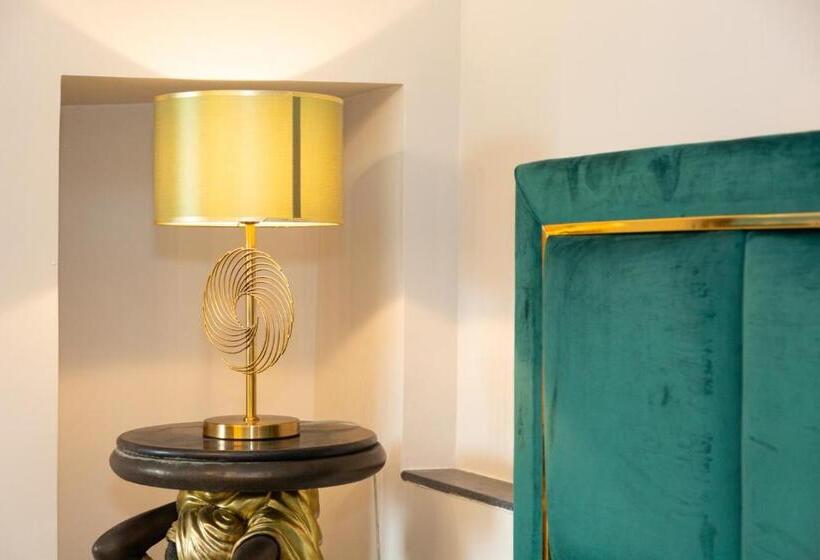 هتل Femme Noir Boutique Apartament Fitness E Spa