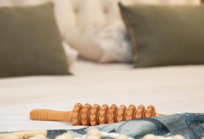 هتل Femme Noir Boutique Apartament Fitness E Spa