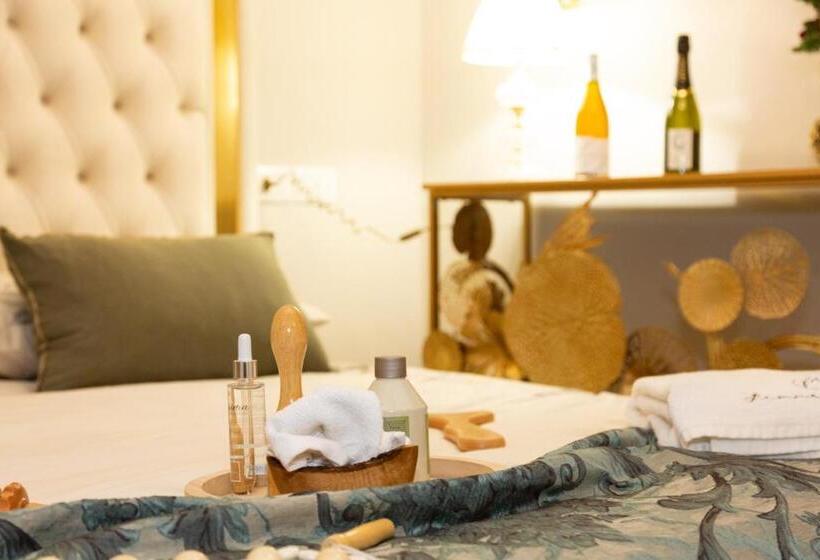 هتل Femme Noir Boutique Apartament Fitness E Spa