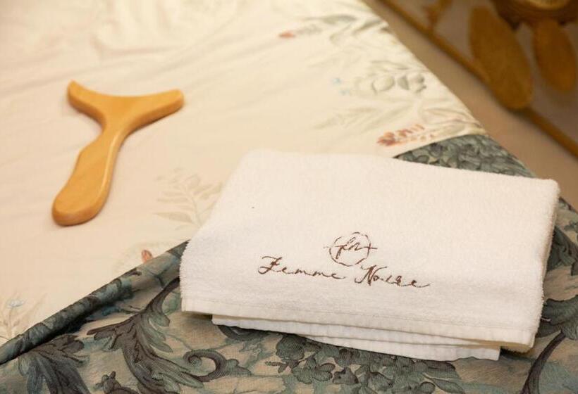 هتل Femme Noir Boutique Apartament Fitness E Spa