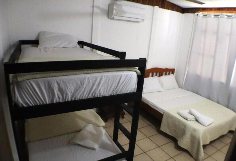 호텔 Coconut Beach House