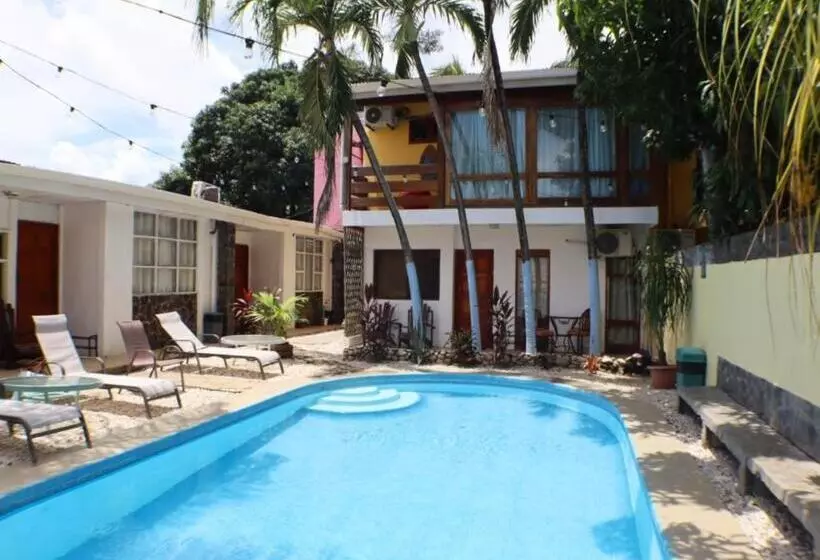 Hotelli Coconut Beach House