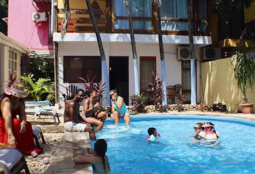 Hotelli Coconut Beach House