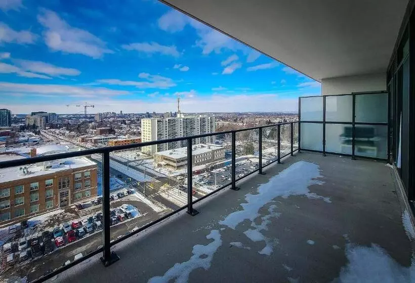 هتل Downtown Kitchener Modern Condo