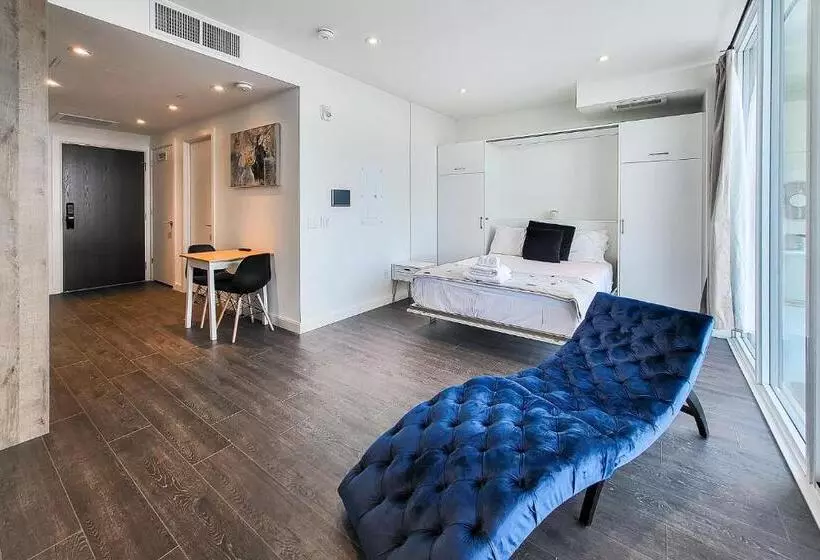 هتل Downtown Kitchener Modern Condo