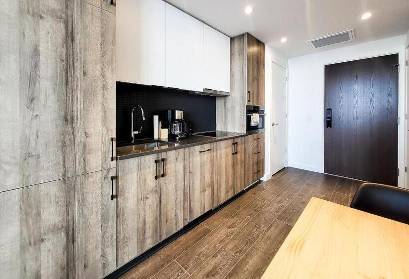 Отель Downtown Kitchener Modern Condo