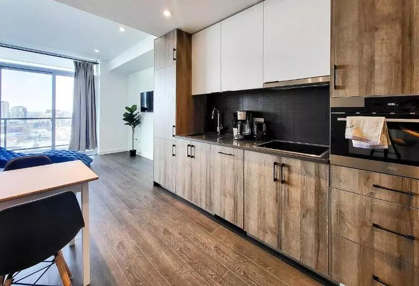 هتل Downtown Kitchener Modern Condo