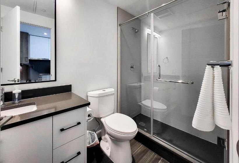 Отель Downtown Kitchener Modern Condo