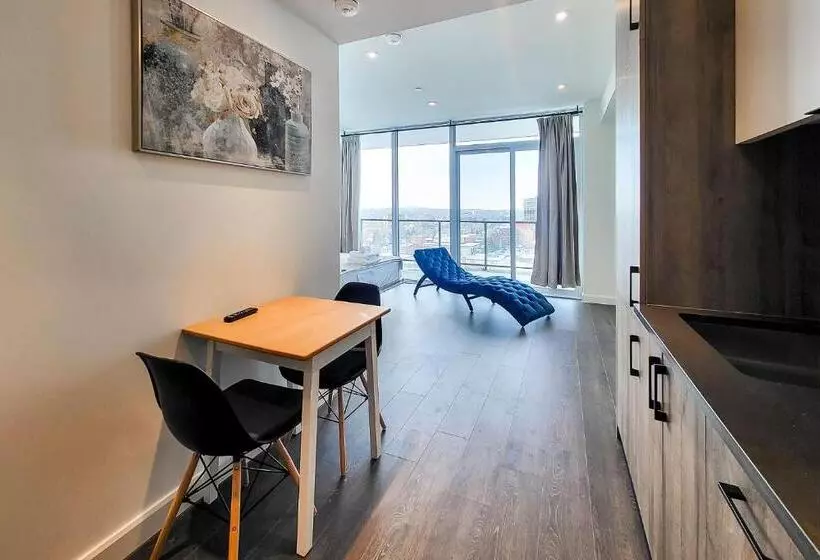هتل Downtown Kitchener Modern Condo