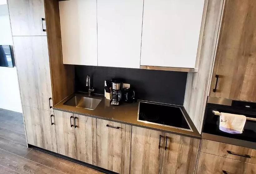 هتل Downtown Kitchener Modern Condo