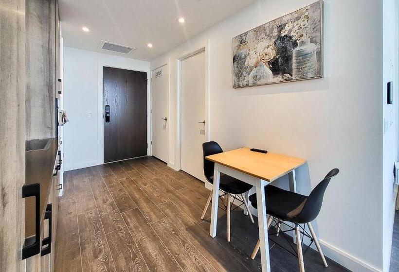 Отель Downtown Kitchener Modern Condo